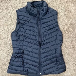 Black Old Navy Puffer Vest